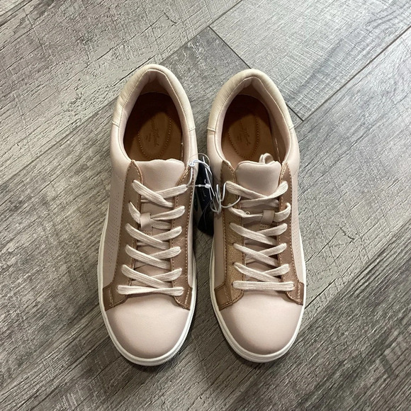 Universal Thread Cadey Sneakers Size 10 NWT - Picture 1 of 12